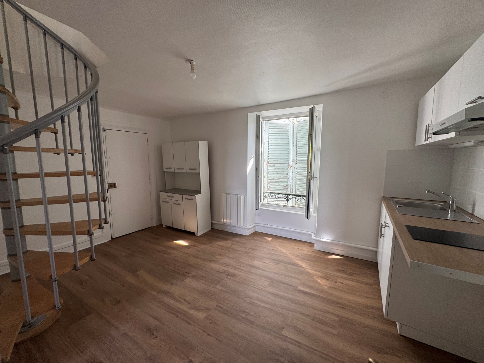 Image_3,
			Duplex, Veneux-les-Sablons, ref :331-002